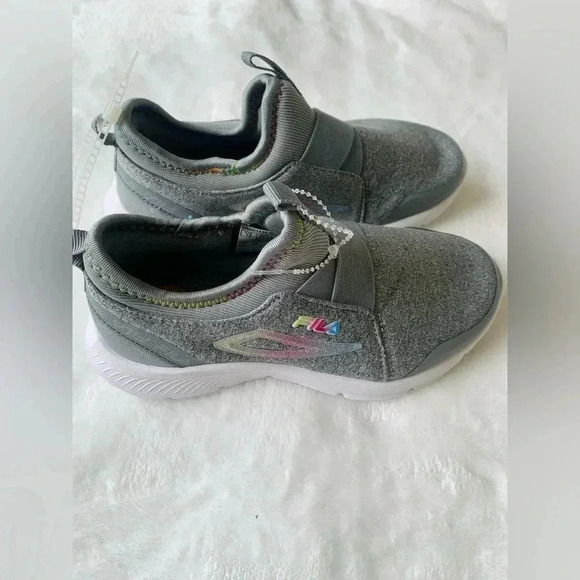 NEW FILA SHOWS GIRLS SIZE 12 - Picture 2 of 5